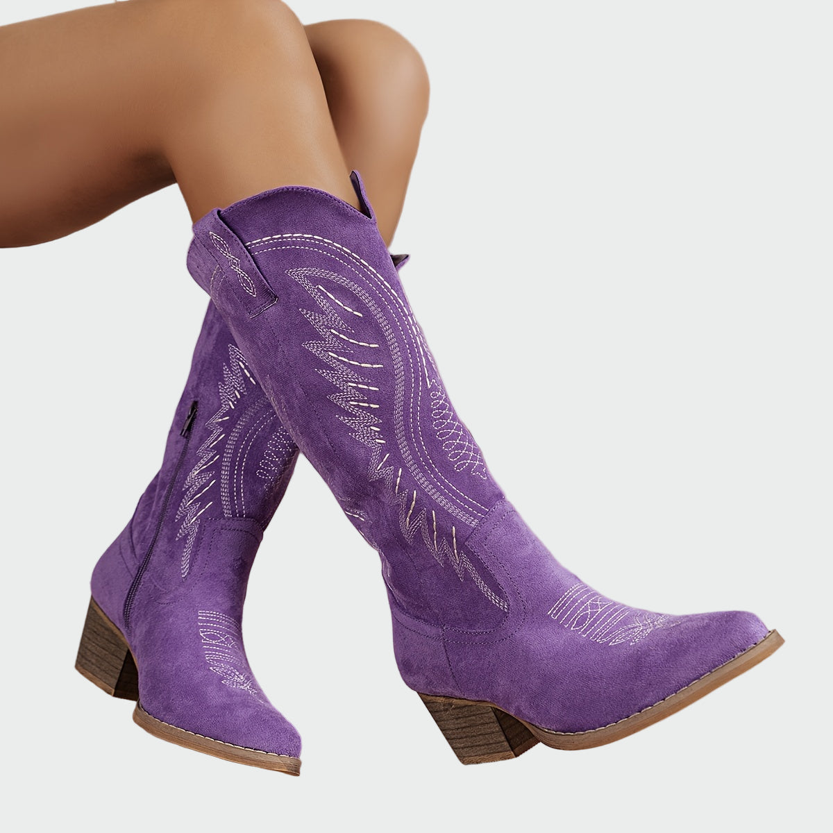 Botas de vaquera bordadas y elegantes de Lucía