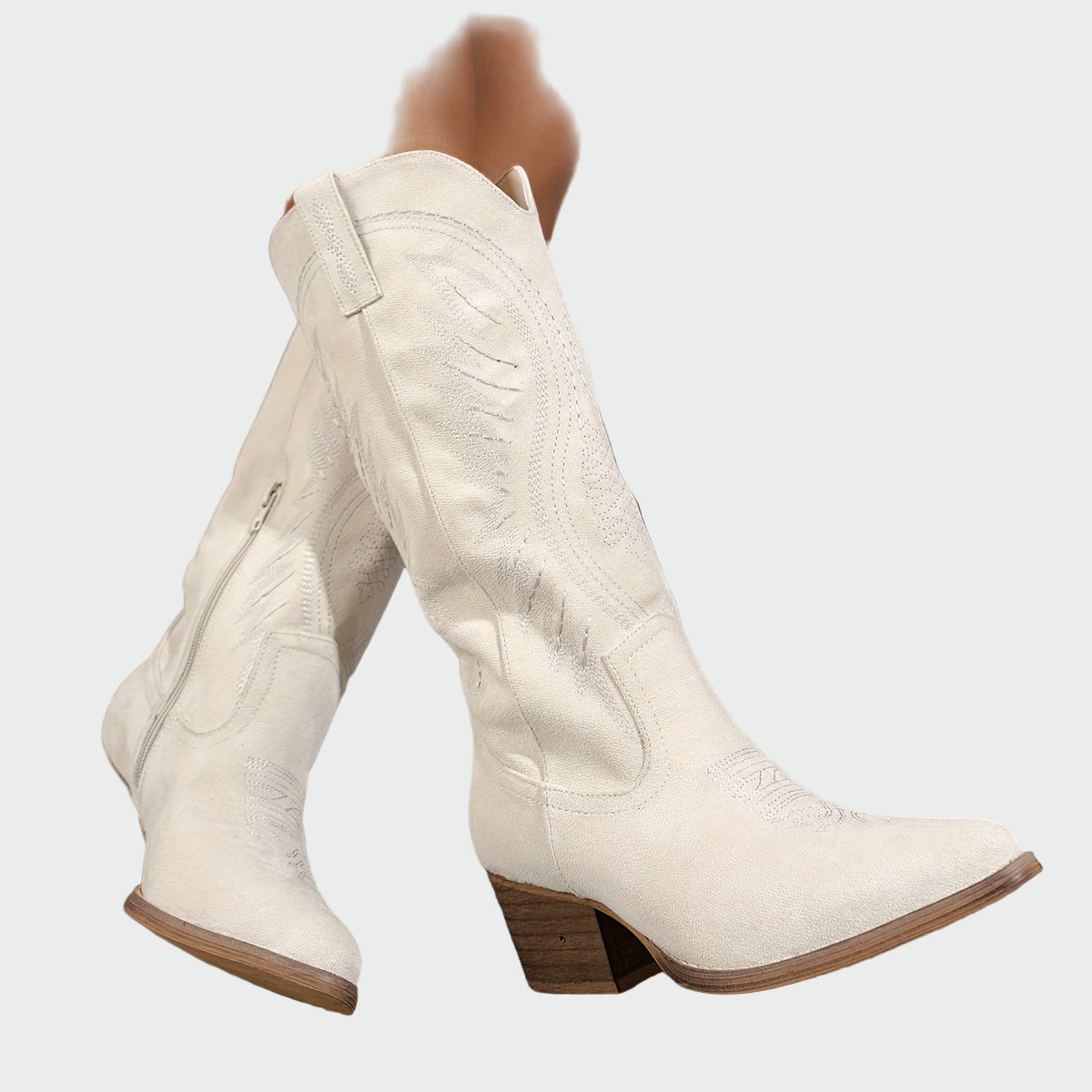 Botas de vaquera bordadas y elegantes de Lucía
