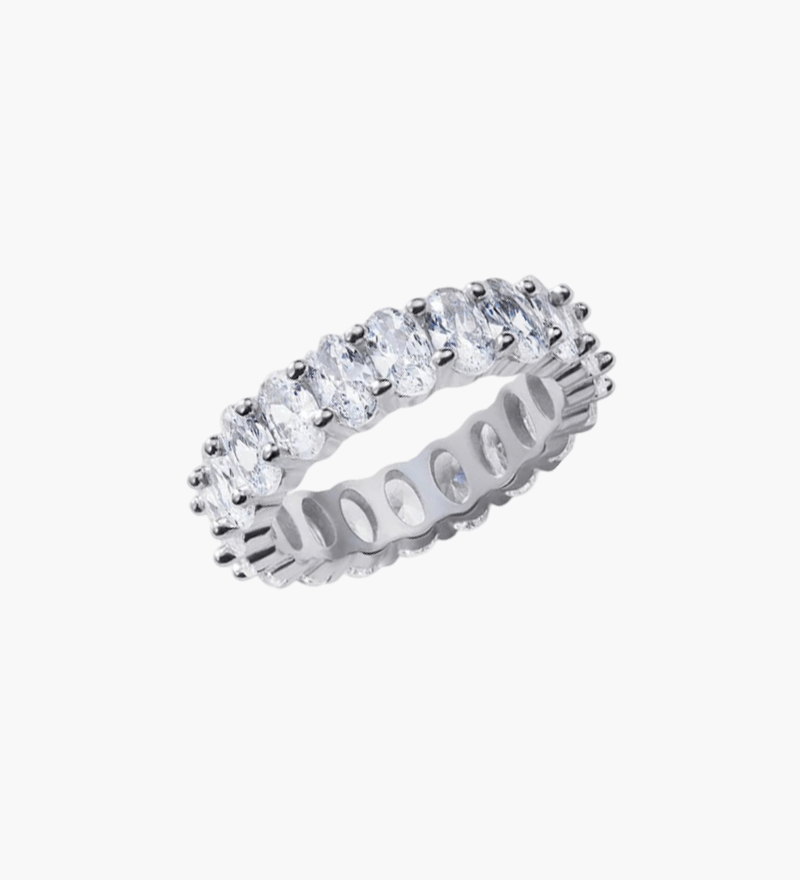 Anillo de corte ovalado de Clara