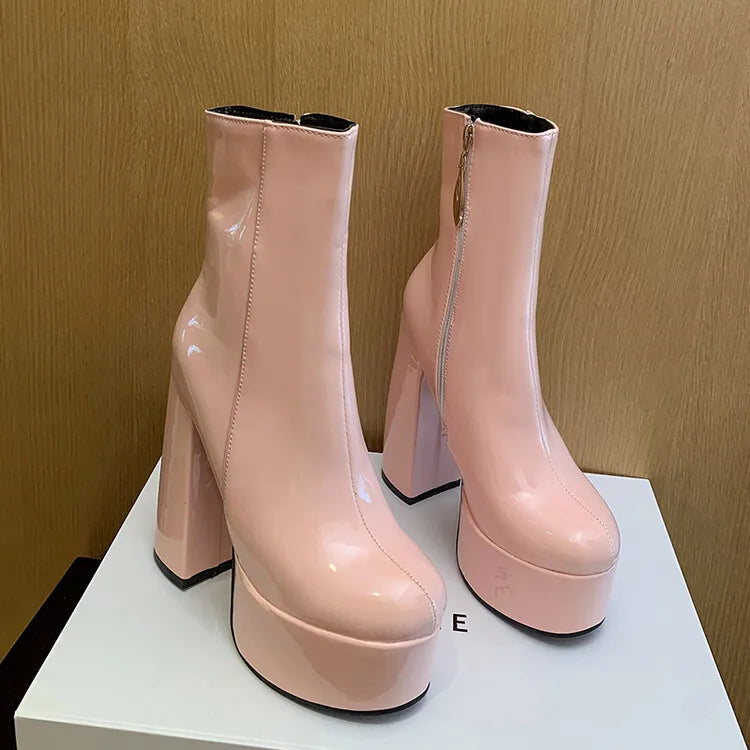 María - Botas de plataforma alta con encanto y confianza