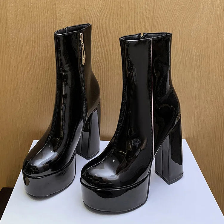 María - Botas de plataforma alta con encanto y confianza