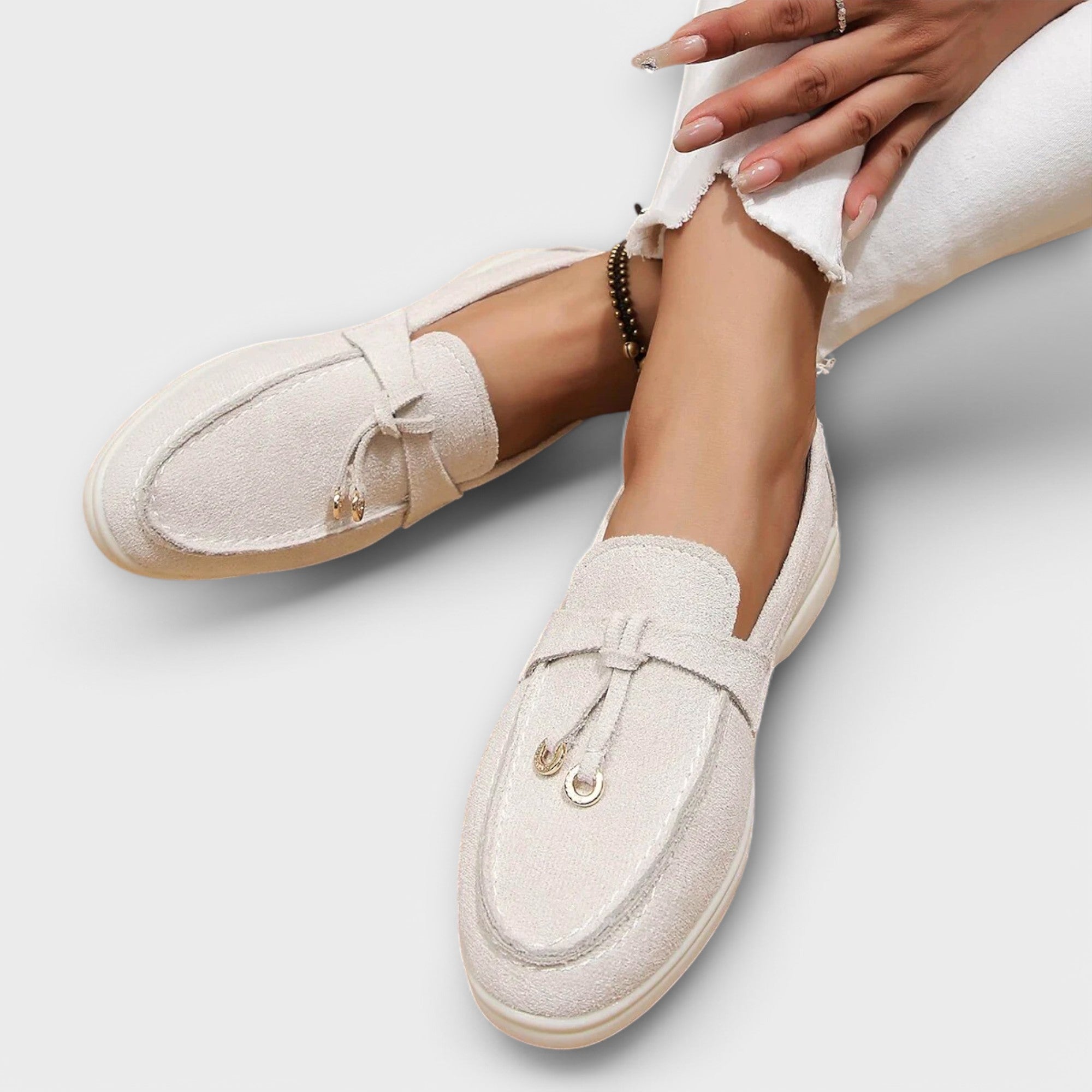 Mocasines femeninos con cordón decorativo de Clara