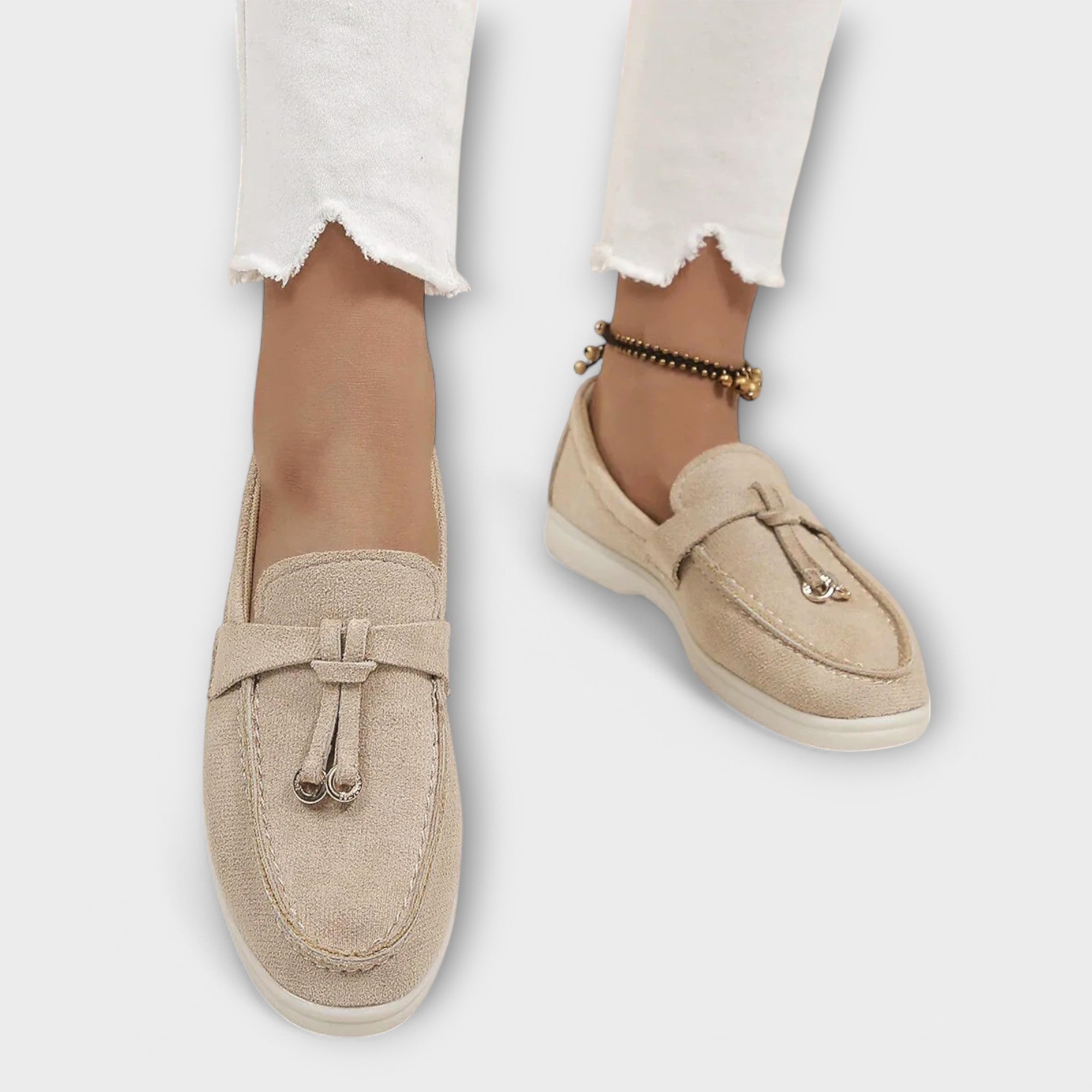 Mocasines femeninos con cordón decorativo de Clara