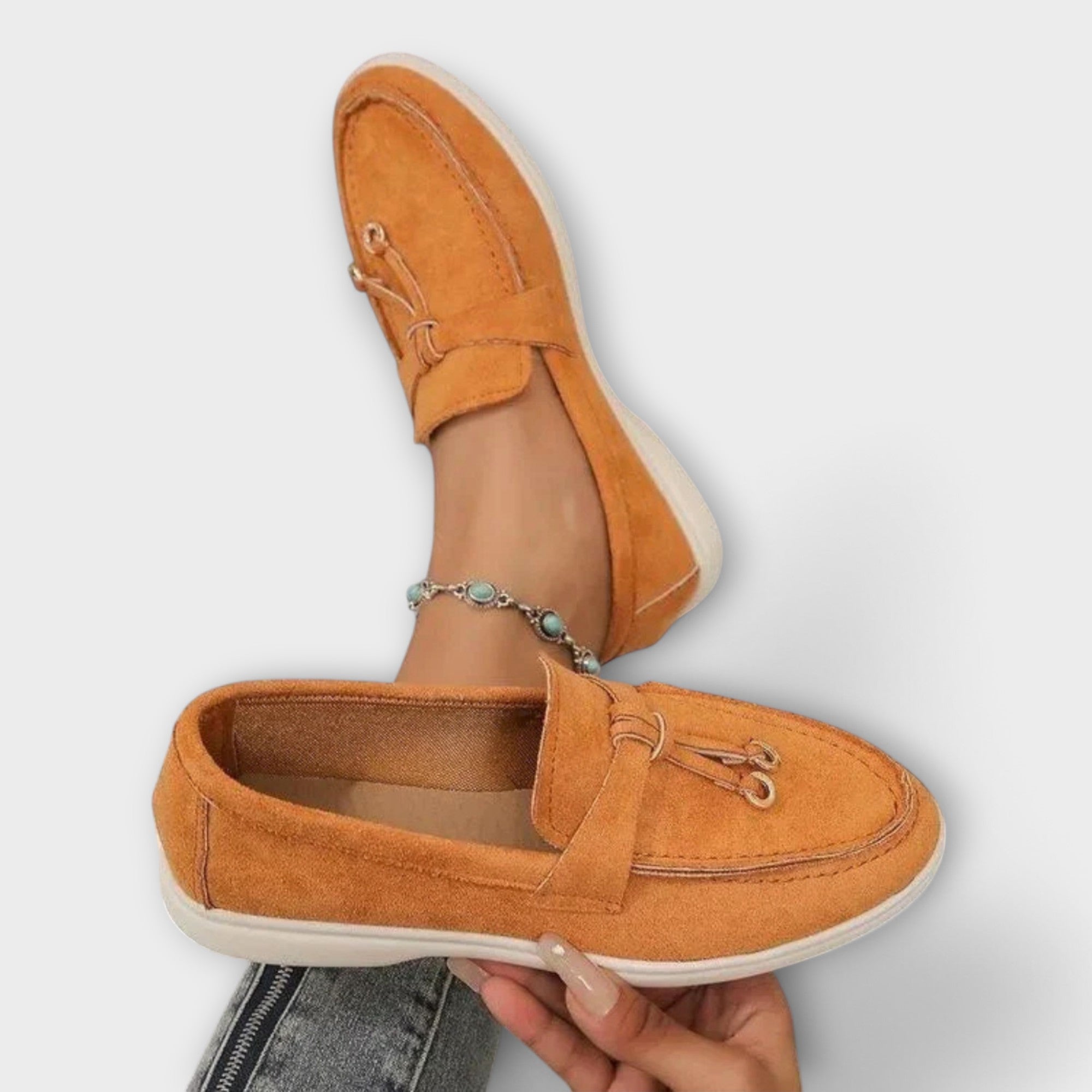 Mocasines femeninos con cordón decorativo de Clara